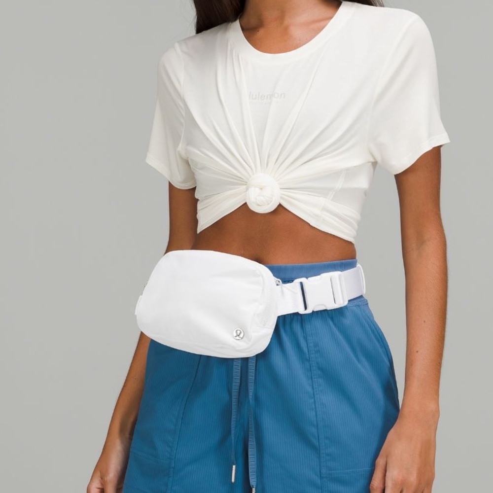 Lululemon everywhere belt bag 1L white NWT - Picture 2 of 5